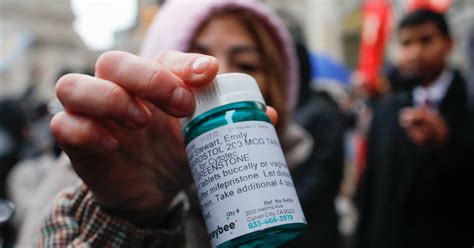 ¿Qué viene después de la decisión de la Corte Suprema de suspender las restricciones a las píldoras abortivas?